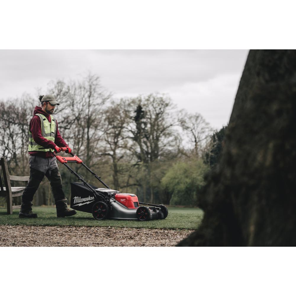 Milwaukee M18 FUEL Akku-Rasenmäher 53 cm M18F2LM53-122