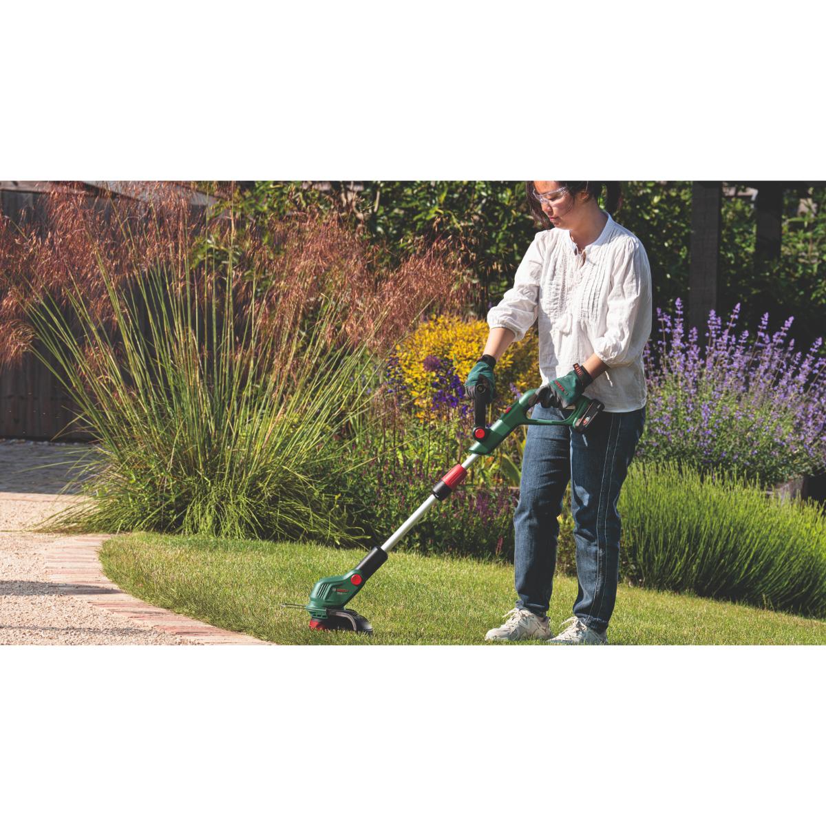 Bosch Akku-Rasentrimmer UniversalGrassCut 18V-26-500