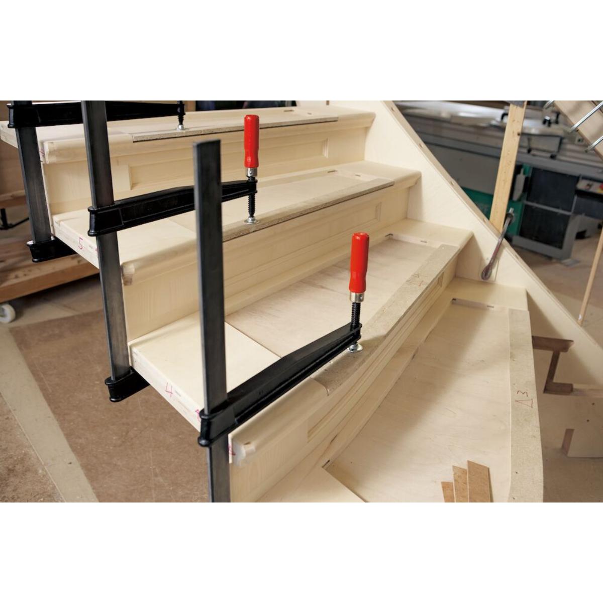 BESSEY Tiefspann-Schraubzwinge TGNT mit bewährtem Holzgriff