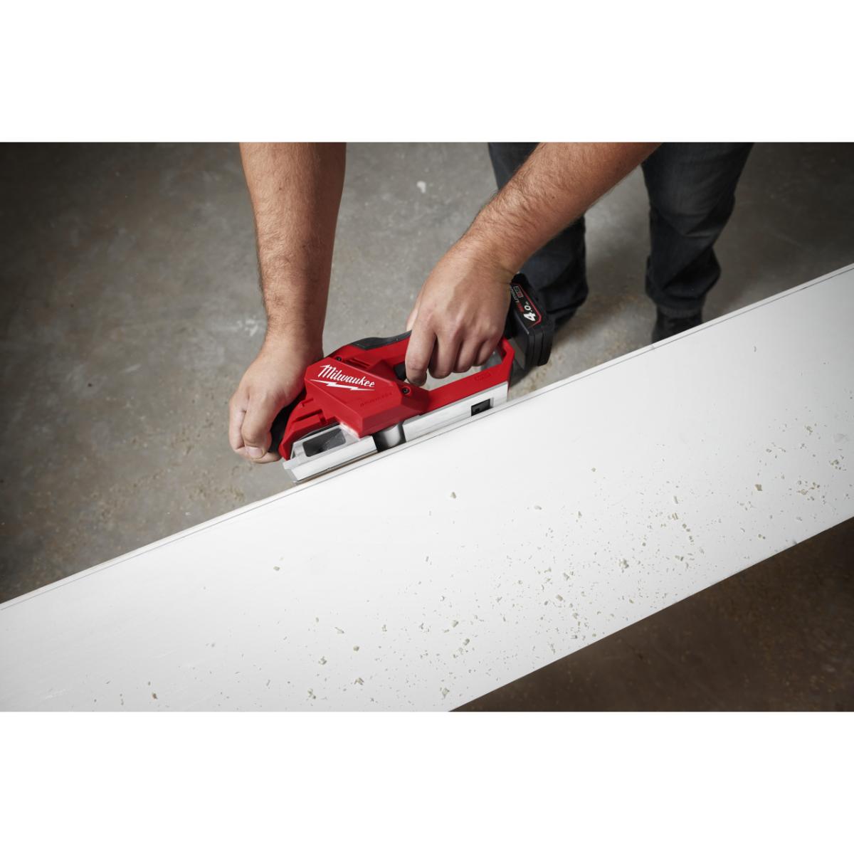 Milwaukee M12BLP-402X Akku-Hobel