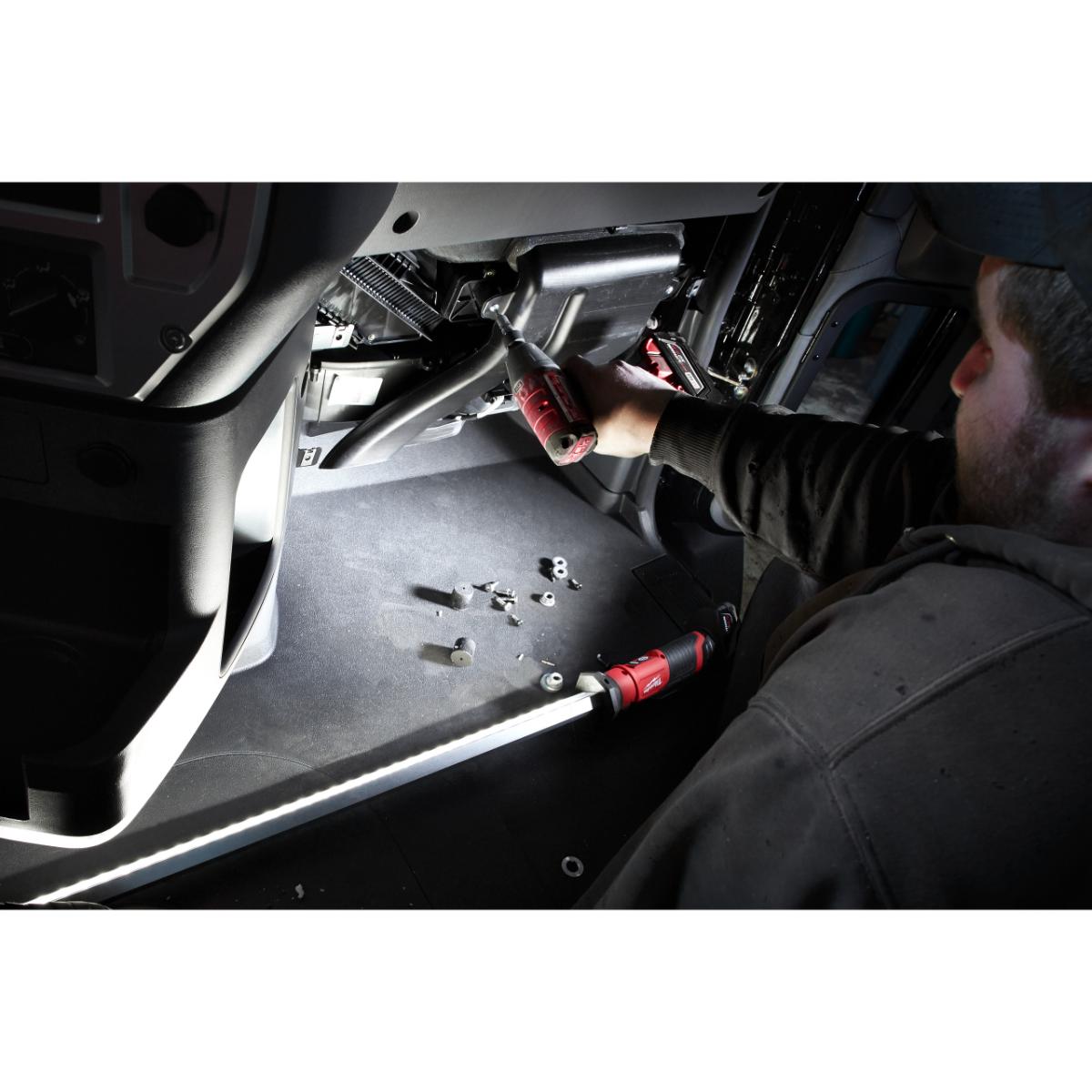 Milwaukee M12™ LED-Akku-Motorhauben-Leuchte M12 UHL-0