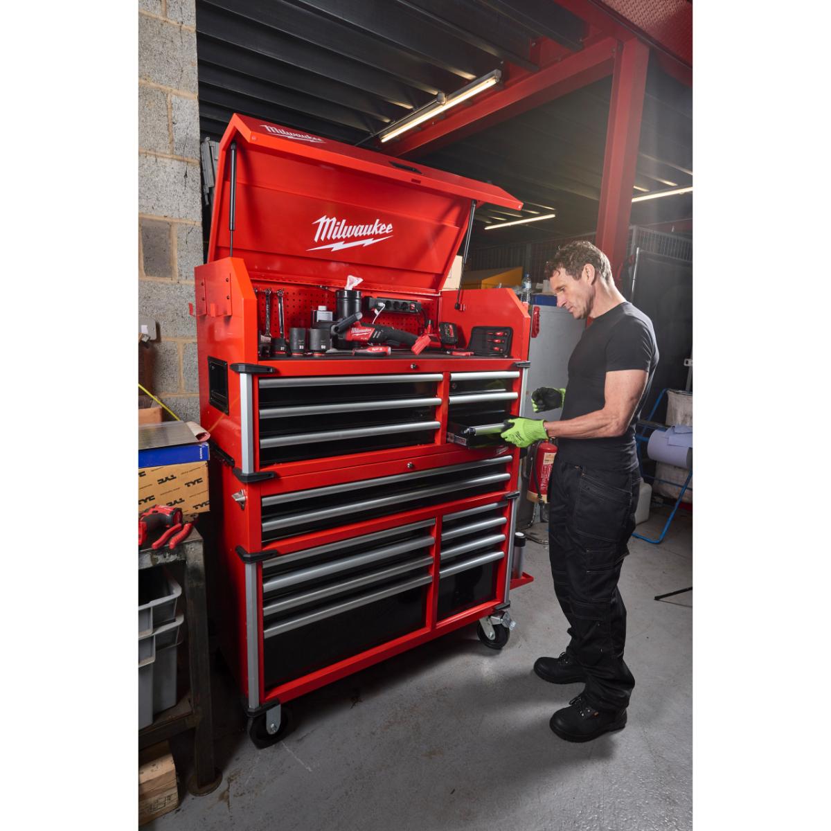 Milwaukee TOOLGUARD™ Werkstattwagen 117 cm / 46" mit 10 Schubladen