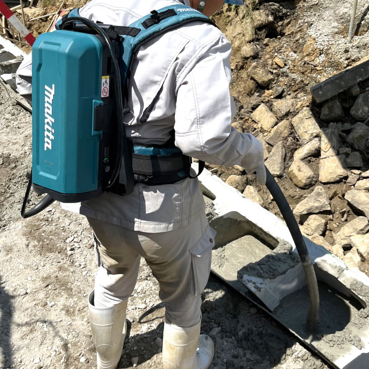 Makita Akku-Betonverdichter 36V PDC-Connector + Verdichtervorsatz 43 mm/1,5 m (ohne Akku/Ladegerät)