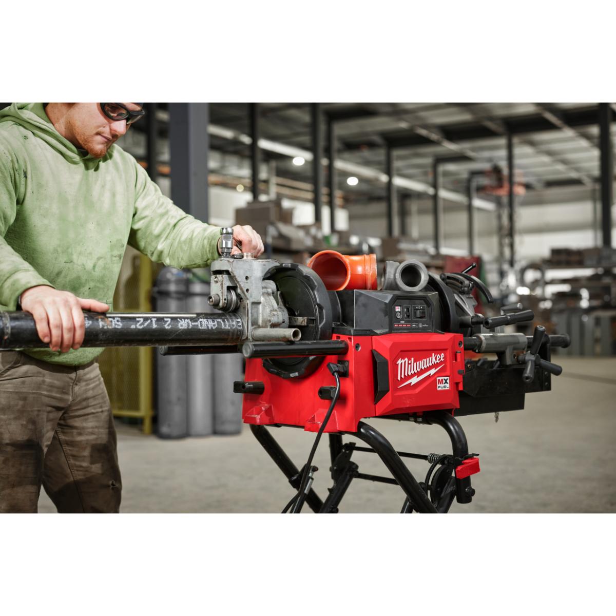 Milwaukee ﻿MX FUEL 2˝ Stationäres Akku-Gewindeschneidgerät mit ONE-KEY MXFPTR2-0
