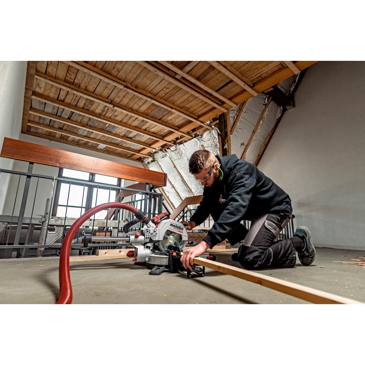 Metabo Akku-Kappsäge KGS 18 LTX BL 216 mit Zugfunktion - Karton - 18V 1x4Ah Li-Power + ASC 55
