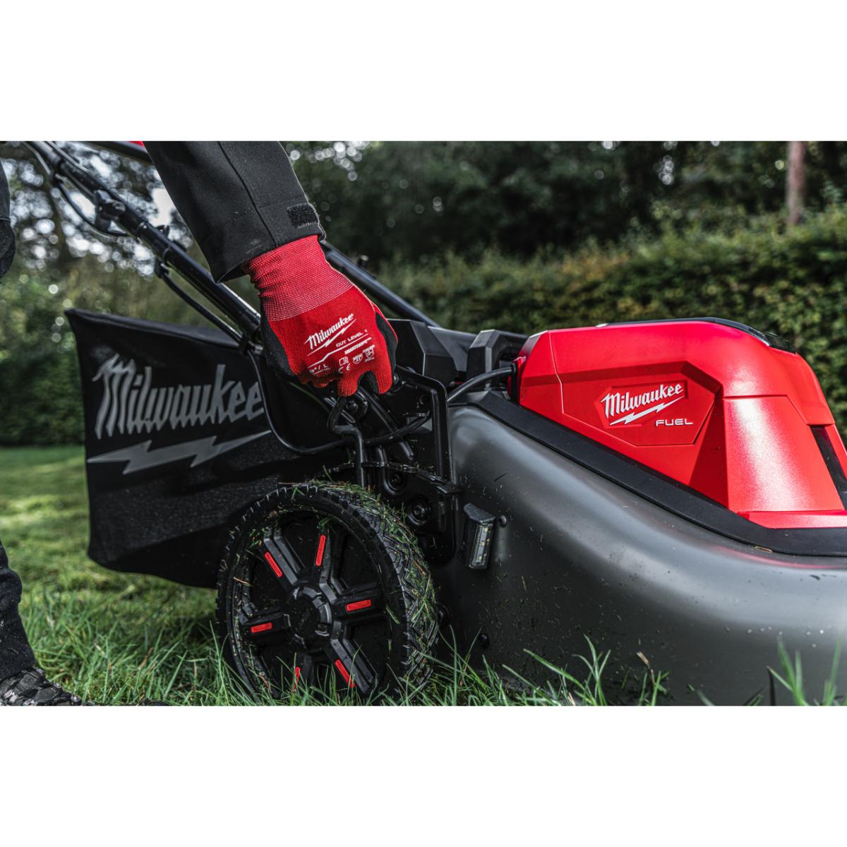 Milwaukee FUEL Akku-Rasenmäher M18 F2LM53-0