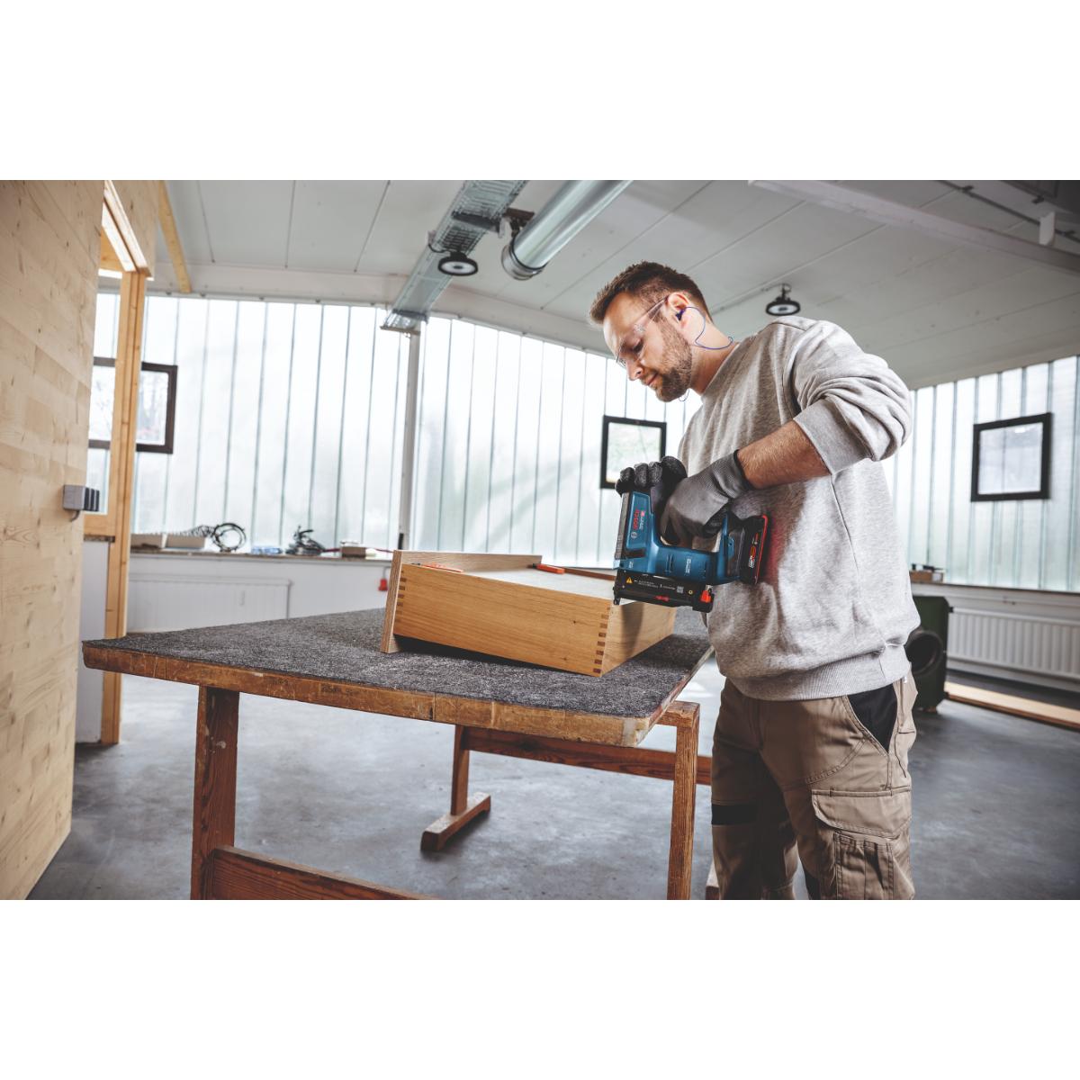Bosch Akku-Holznagler GNH 18V-35