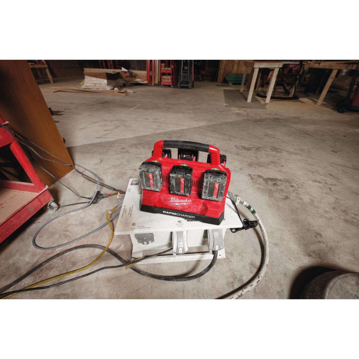 Milwaukee PACKOUT 6-fach Ladegerät M18 PC6
