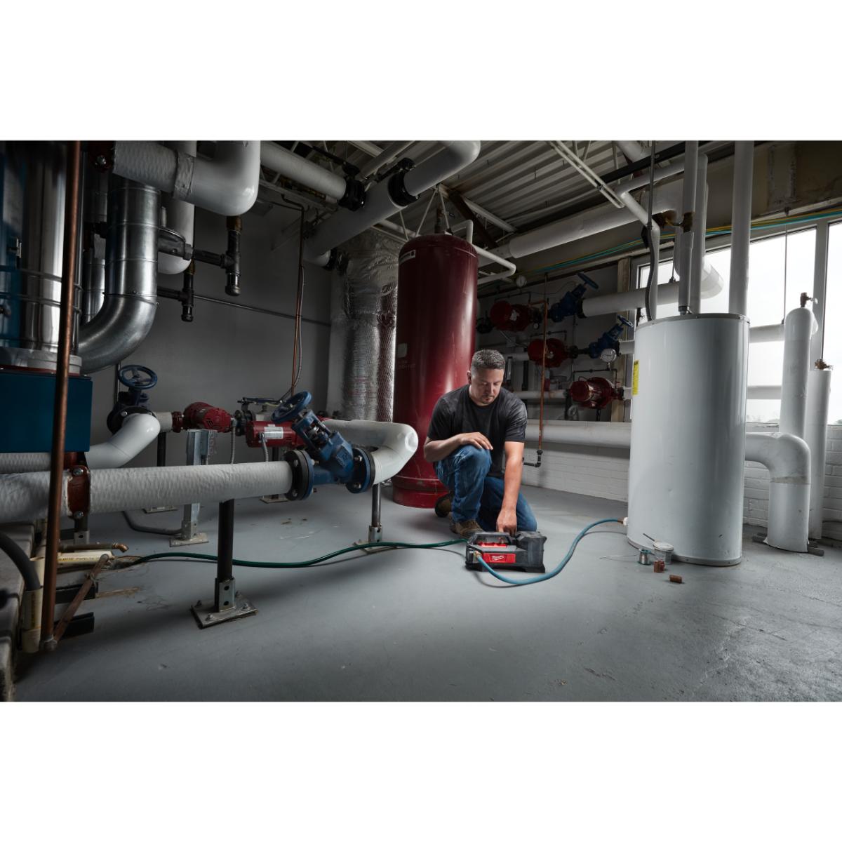 Milwaukee Akku-Transferpumpe M18 BTP-0
