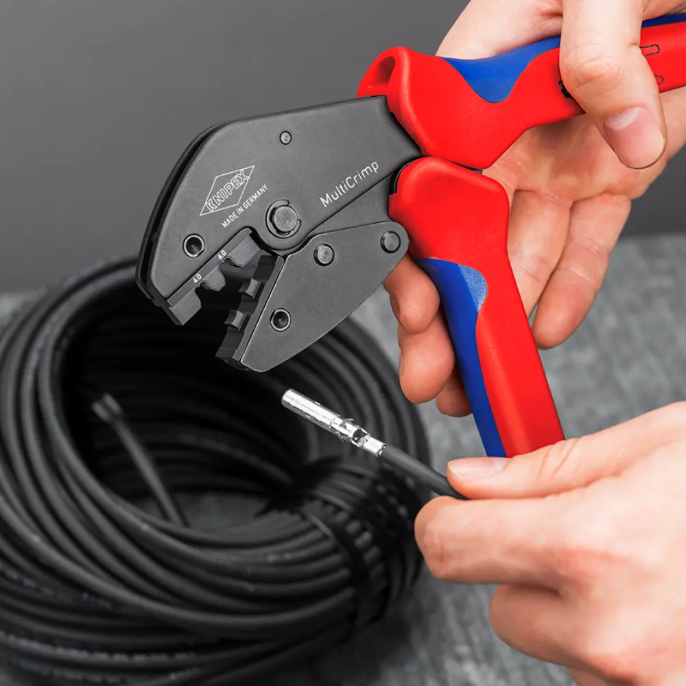 KNIPEX MultiCrimp Crimpzange mit Wechselmagazin mit Mehrkomponenten-Hüllen brüniert 250 mm