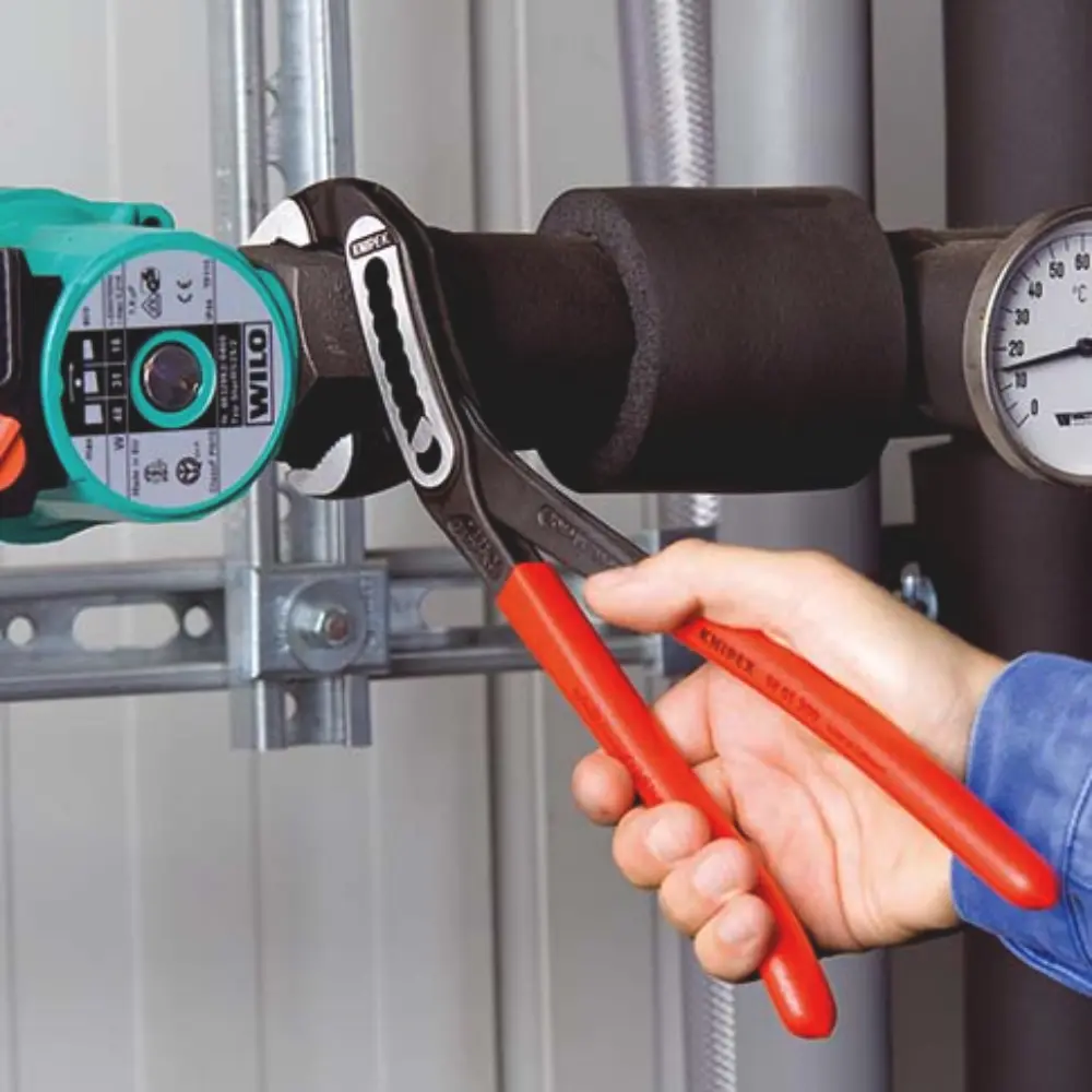 KNIPEX Alligator Wasserpumpenzange mit Mehrkomponenten-Hüllen schwarz atramentiert 180 mm