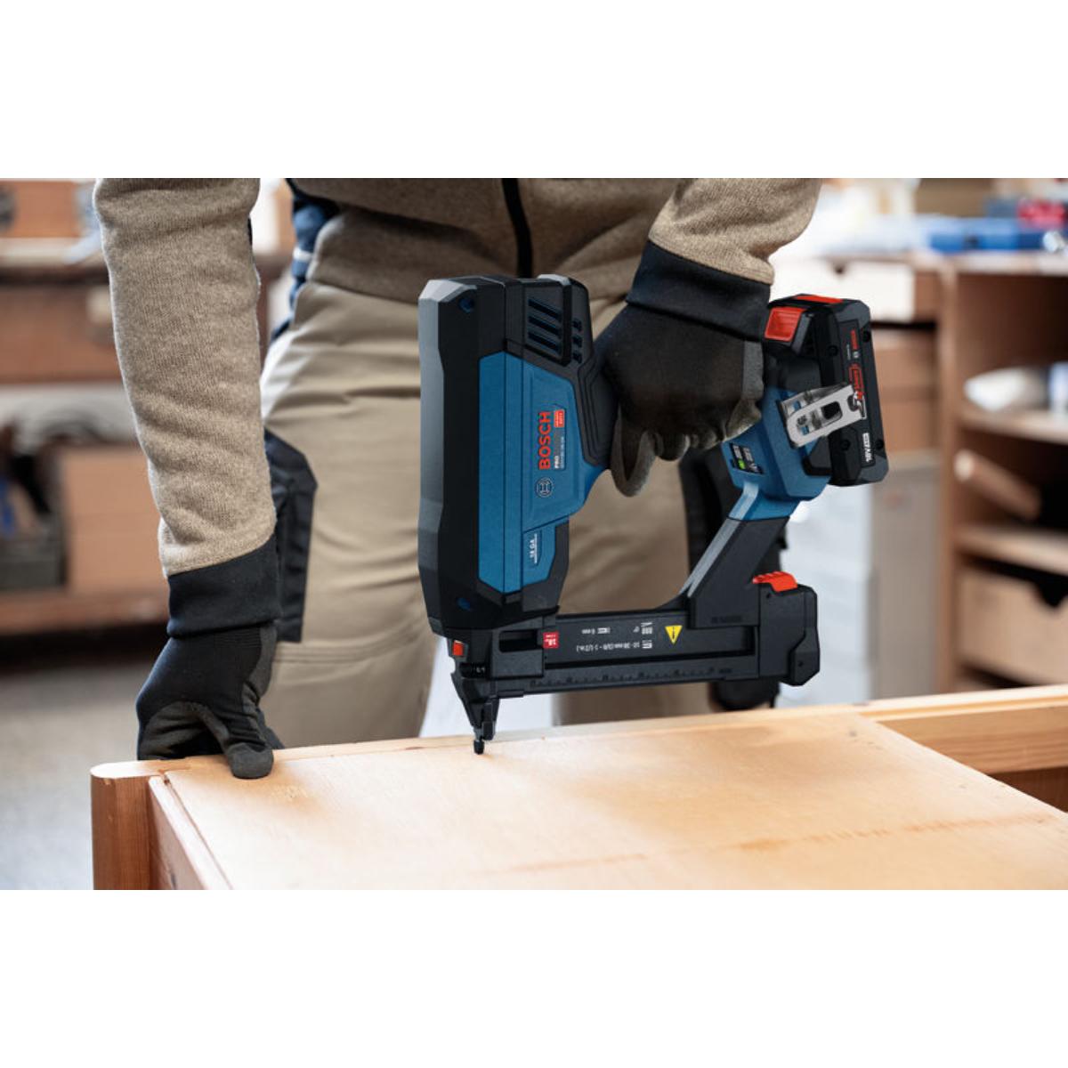 Bosch Akku-Holzklammerer GTH18V-38-2M