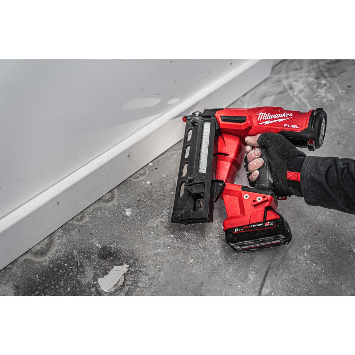 Milwaukee FUEL Akku-Nagler M18 FN16GA-202X