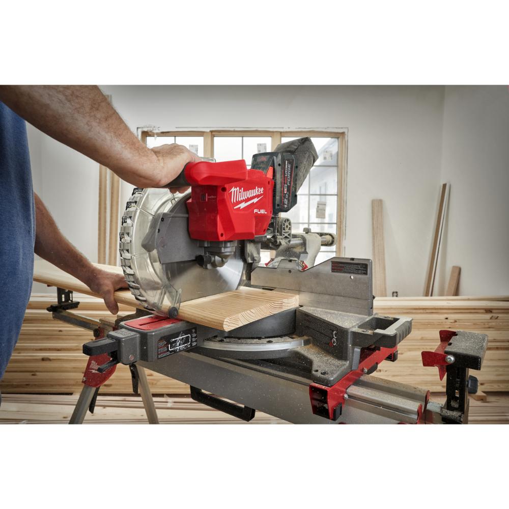 Milwaukee M18 FUEL Akku-Kapp-und Gehrungssäge M18FMS305-121
