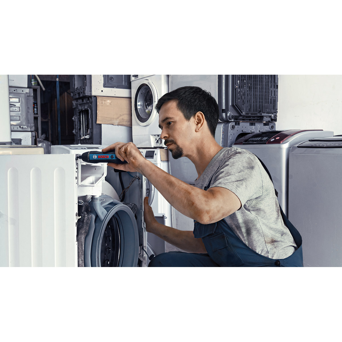 Bosch Akku-Schrauber Bosch GO, Bit-Set 25-tlg., Schrauberbit PH2, Ladegerät, L-BOXX