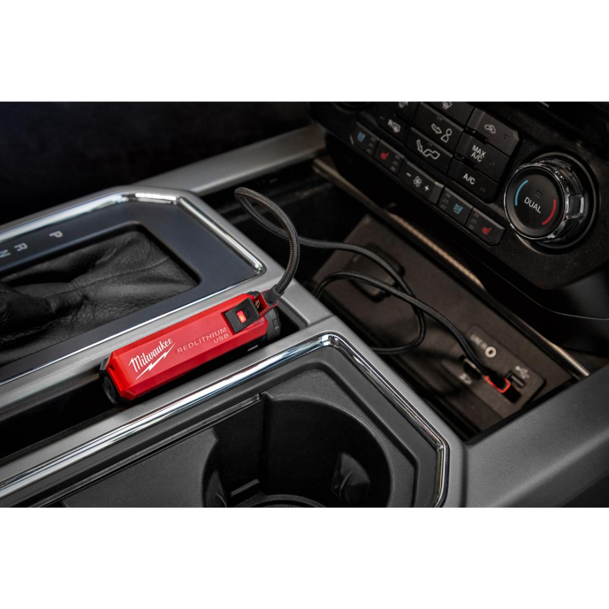 Milwaukee REDLITHIUM USB-Akku und Ladegerät L4PPS-301
