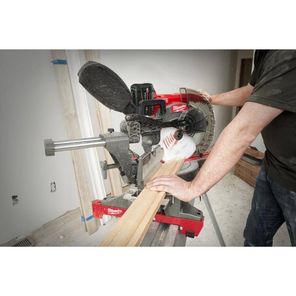 Milwaukee M18 FUEL Akku-Kapp-und Gehrungssäge M18FMS305-121