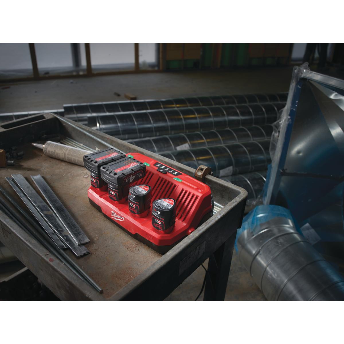 Milwaukee Multi-Ladegerät M12 C4