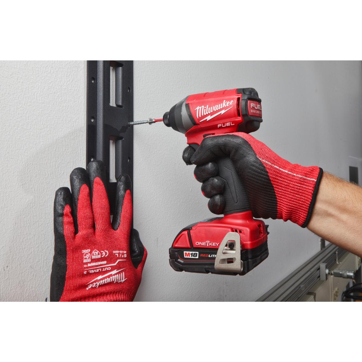 Milwaukee PACKOUT Schienensystem-Set zur Wandmontage