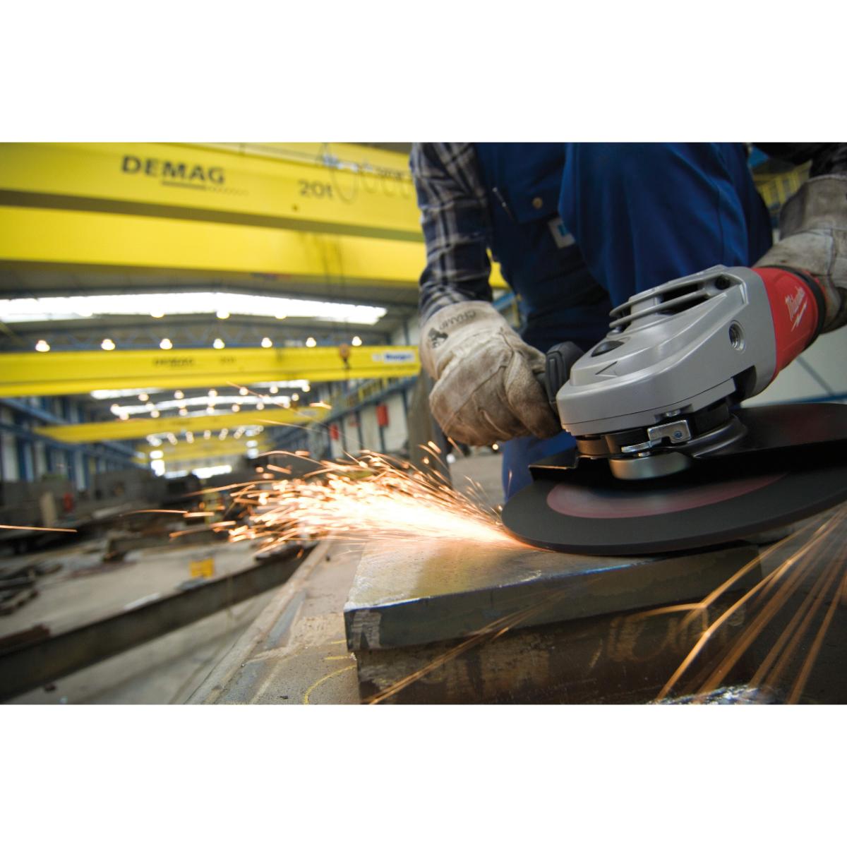 Milwaukee Winkelschleifer AGVM24-230GEXProTector