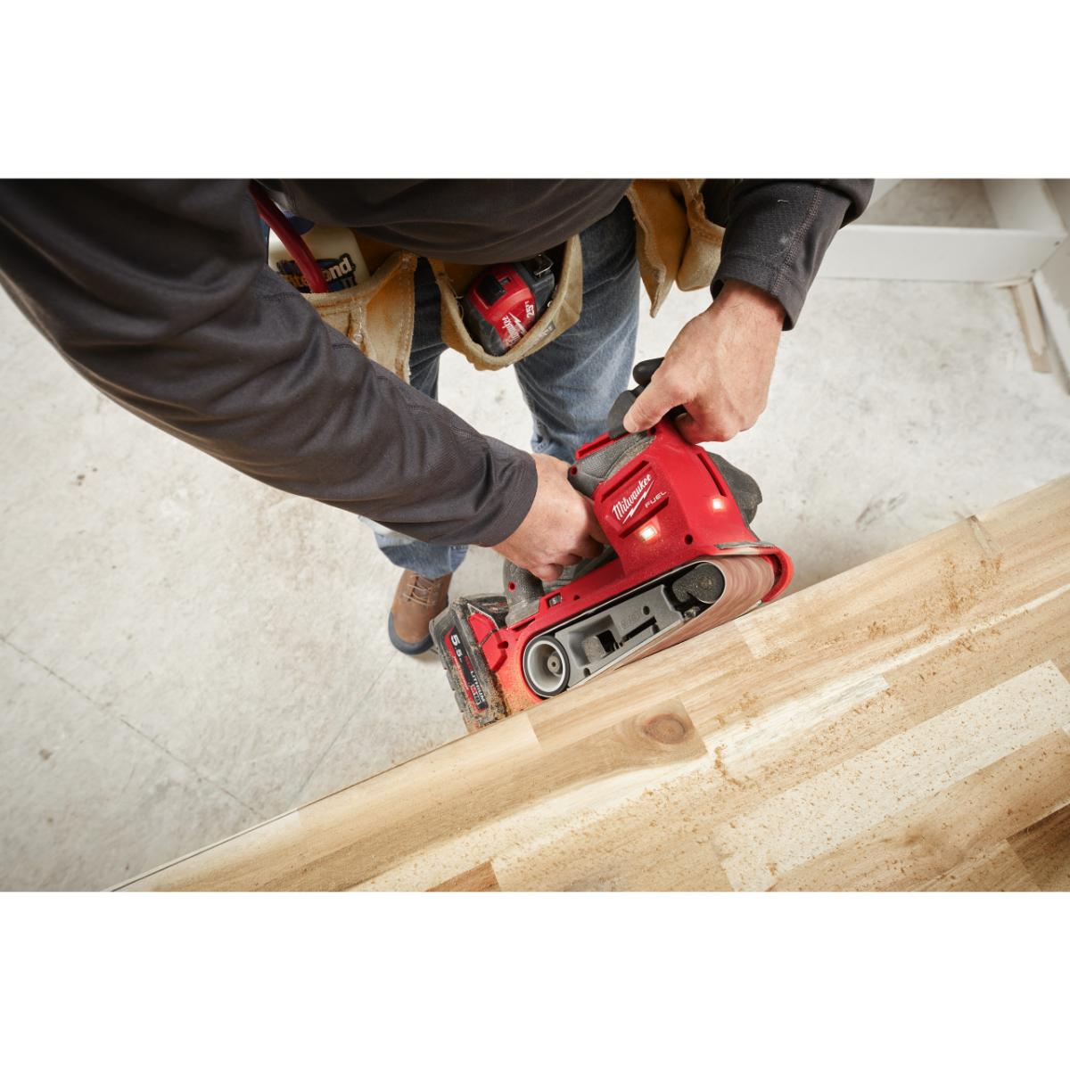 Milwaukee M18 FUEL Akku-Exzenterschleifer M18 FBTS75-502X