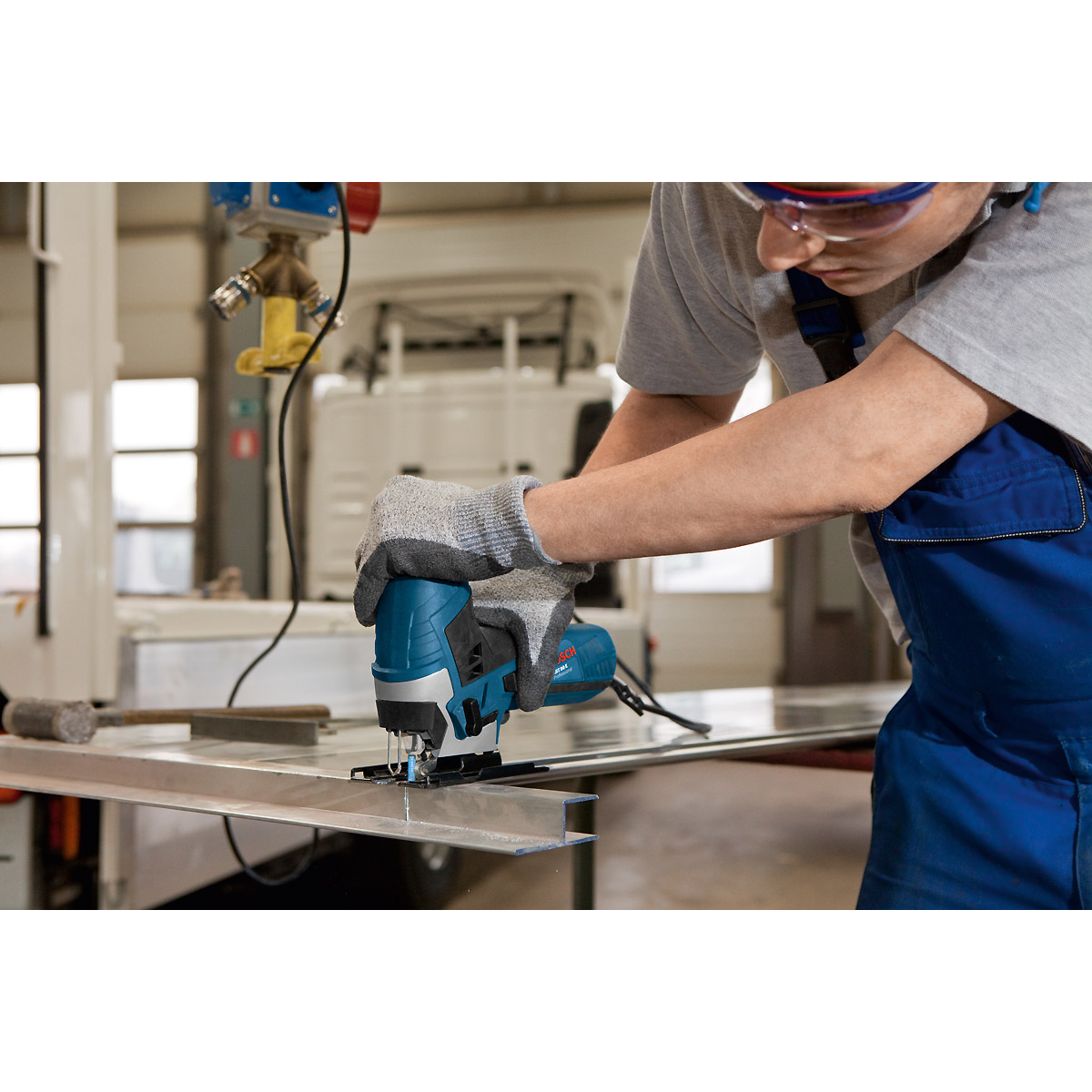 Bosch Stichsäge GST 90 E mit 1 x Stichsägeblatt T 144 D