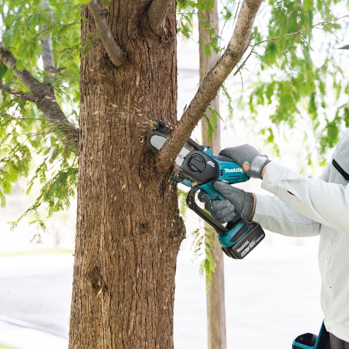 Makita Akku-Astsäge LXT 18V - 10 cm Schwert - mit 2x Akku und viel Zubehör - DUC101RX06