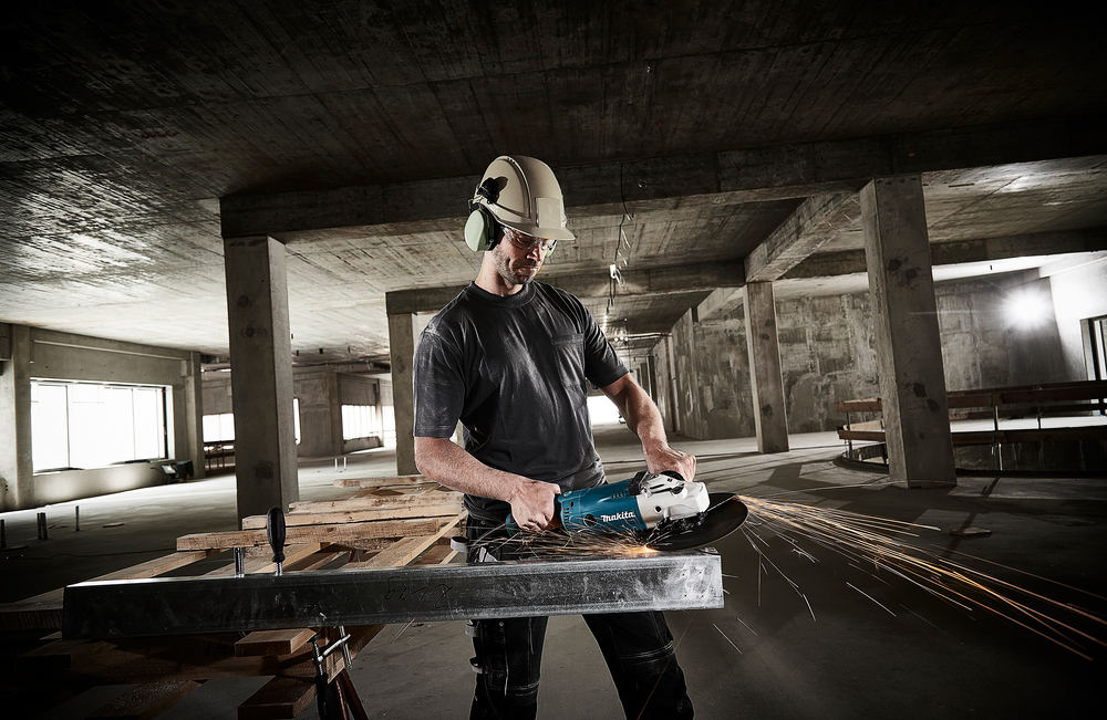 Makita Winkelschleifer  - GA9020RF