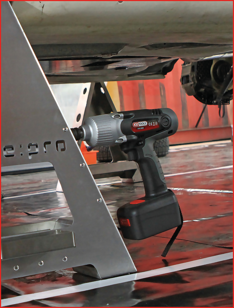 KS Tools 1/2" Akku-Schlag-Schrauber Drehmomentvorwahl,1.800 U-min,mit 1 Akku+1 Ladegerät