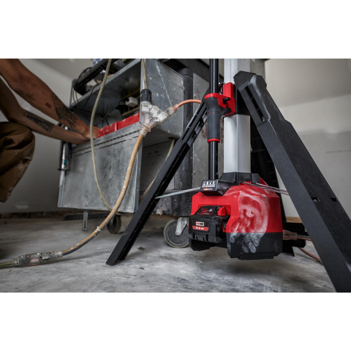 Milwaukee Akku-Leuchte mit Ladefunktion M18 HOSALC-0