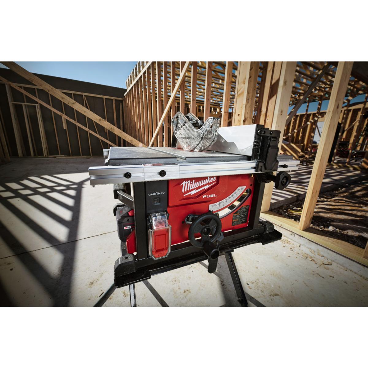 Milwaukee FUEL Akku-Tischkreissäge M18 FTS210-121B