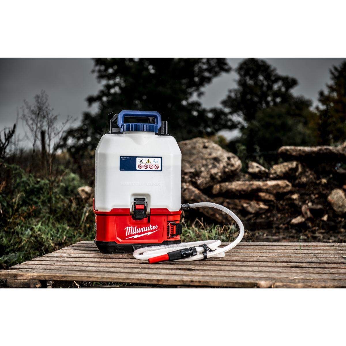Milwaukee Akku-Rucksack-Sprühgerät - Wassertank M18 BPFP-WST