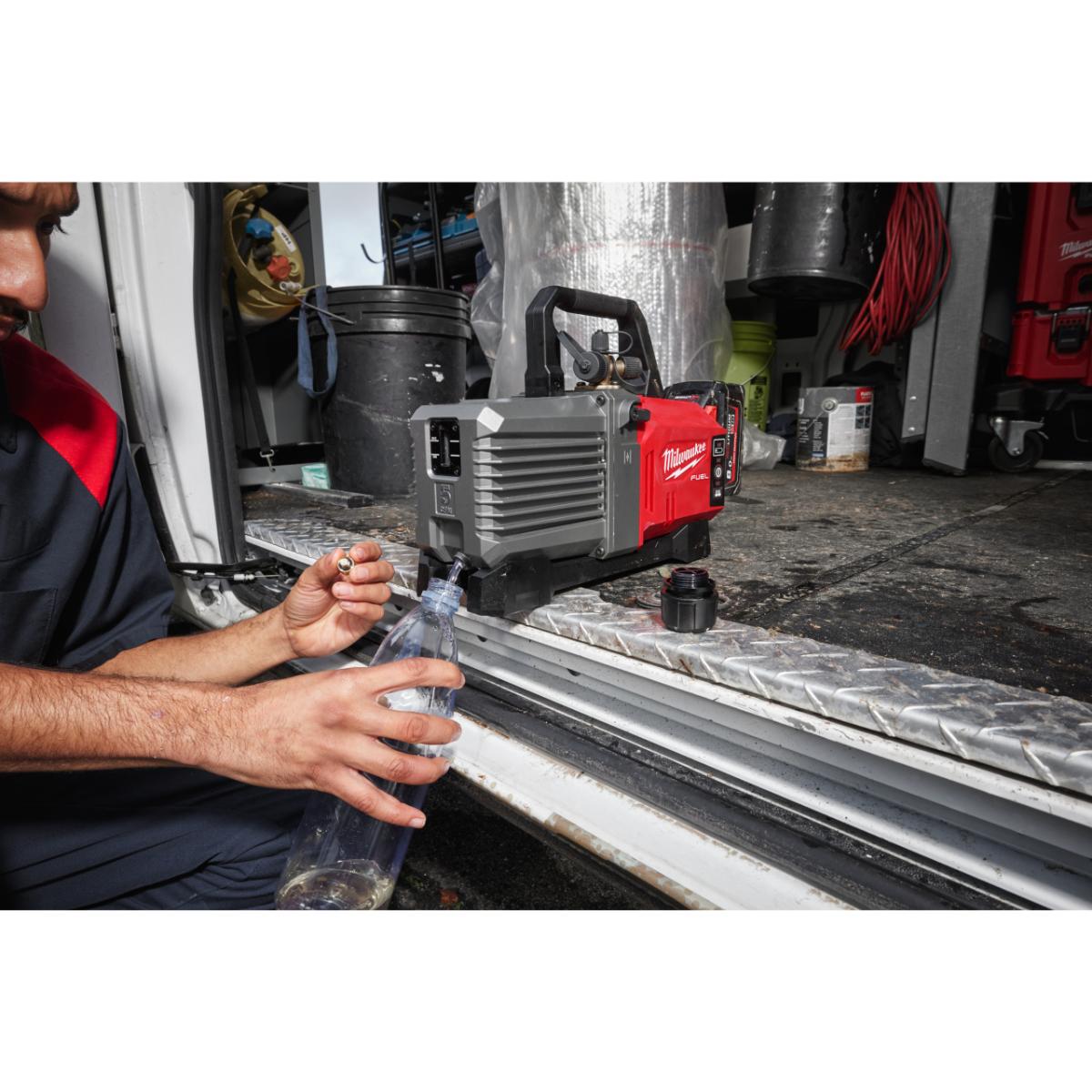 Milwaukee M18 FUEL Akku-Vakuum Pumpe M18FVP5-801