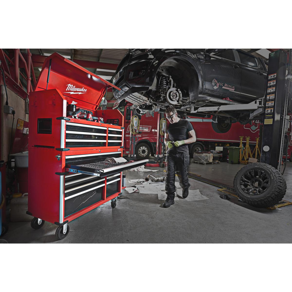 Milwaukee TOOLGUARD™ Werkstattwagen 117 cm / 46" mit 10 Schubladen