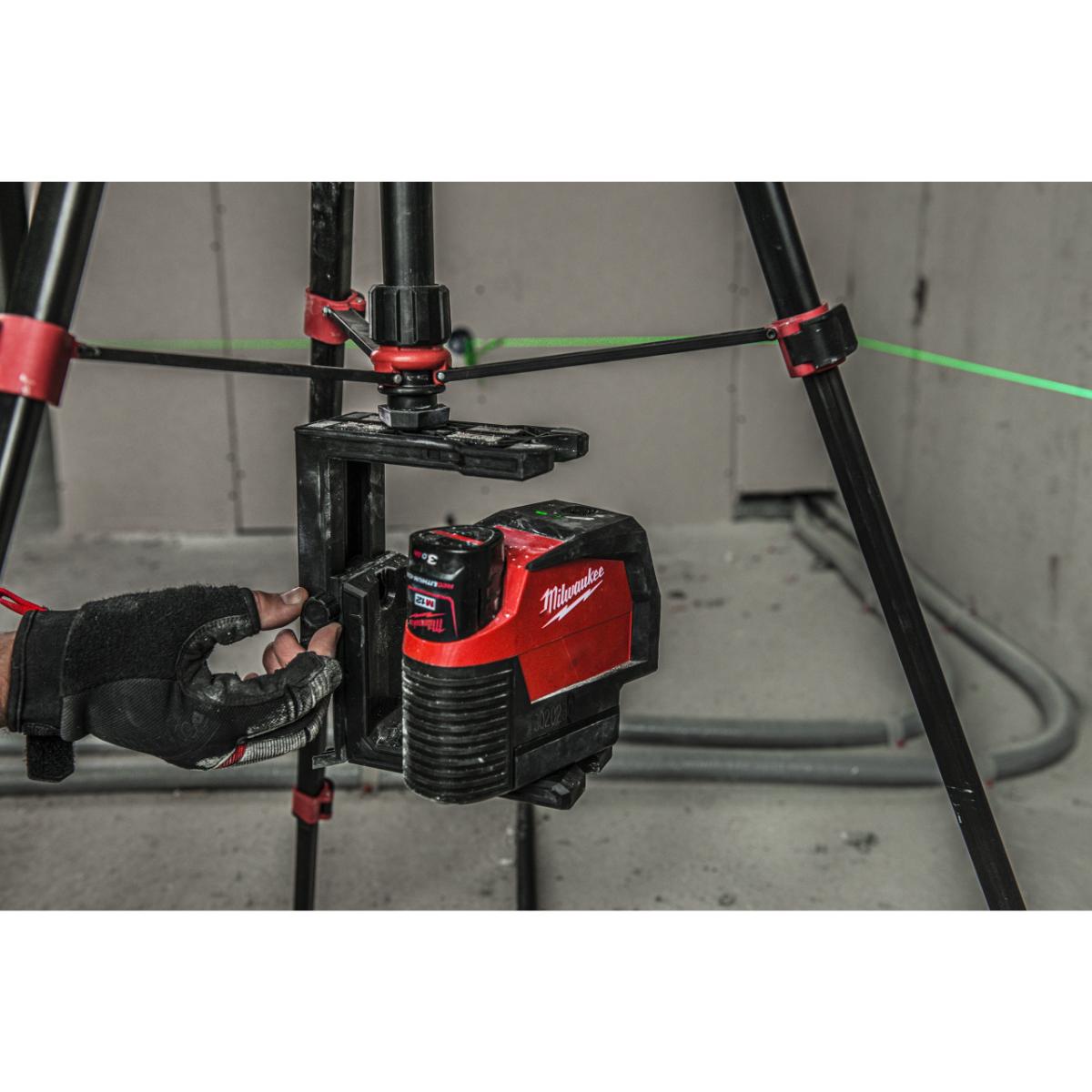 Milwaukee Kreuzlinienlaser mit Lotfunktion M12 CLLP-0C