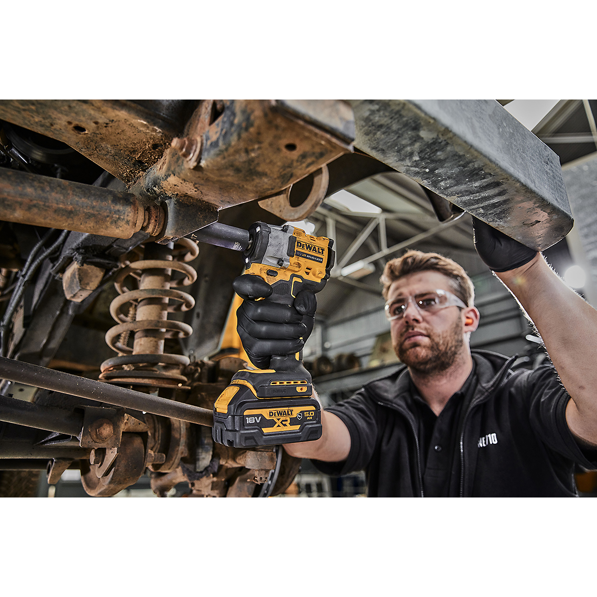 DEWALT Akku-Schlagschrauber 1/2 Zoll XR 18V 406Nm + 2 Akku 5,0 Ah + Schnellladegerät