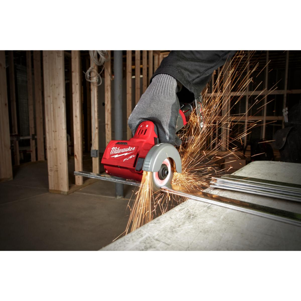 Milwaukee FUEL Akku-Multimaterialschneider M12 FCOT-0