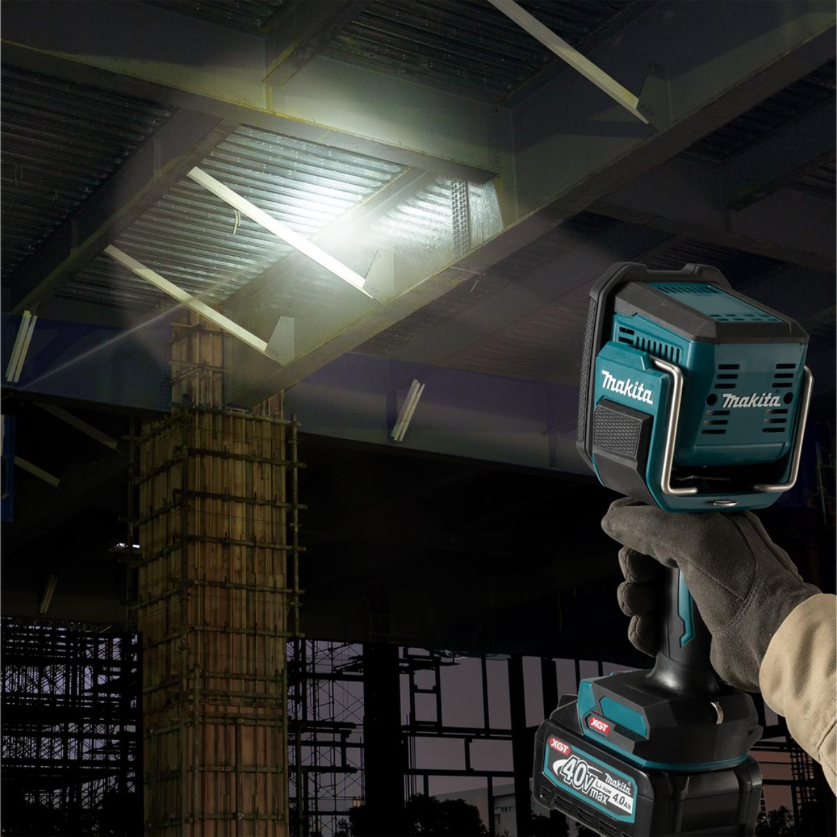 Makita LED-Akku-Handstrahler XGT 40V max. - 82.000 lx - 1.250 lm - ML007G