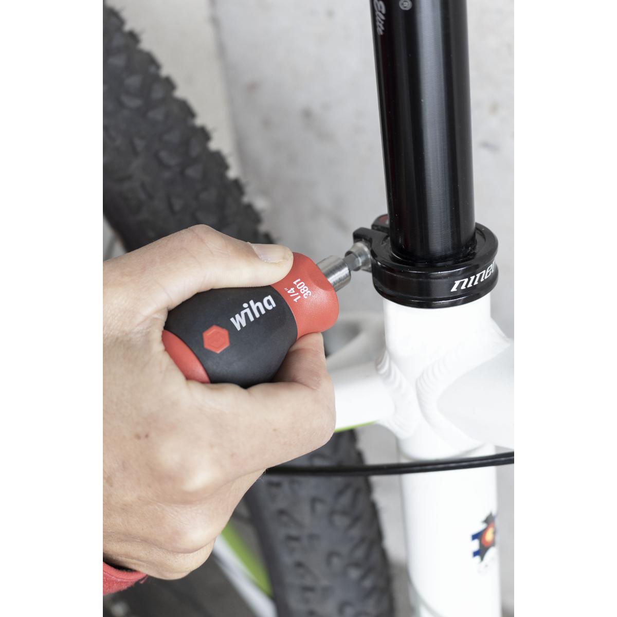 Wiha Schraubendreher mit Bit Magazin magnetisch TORX mit 6 Bits, Stubby, 1/4 zoll