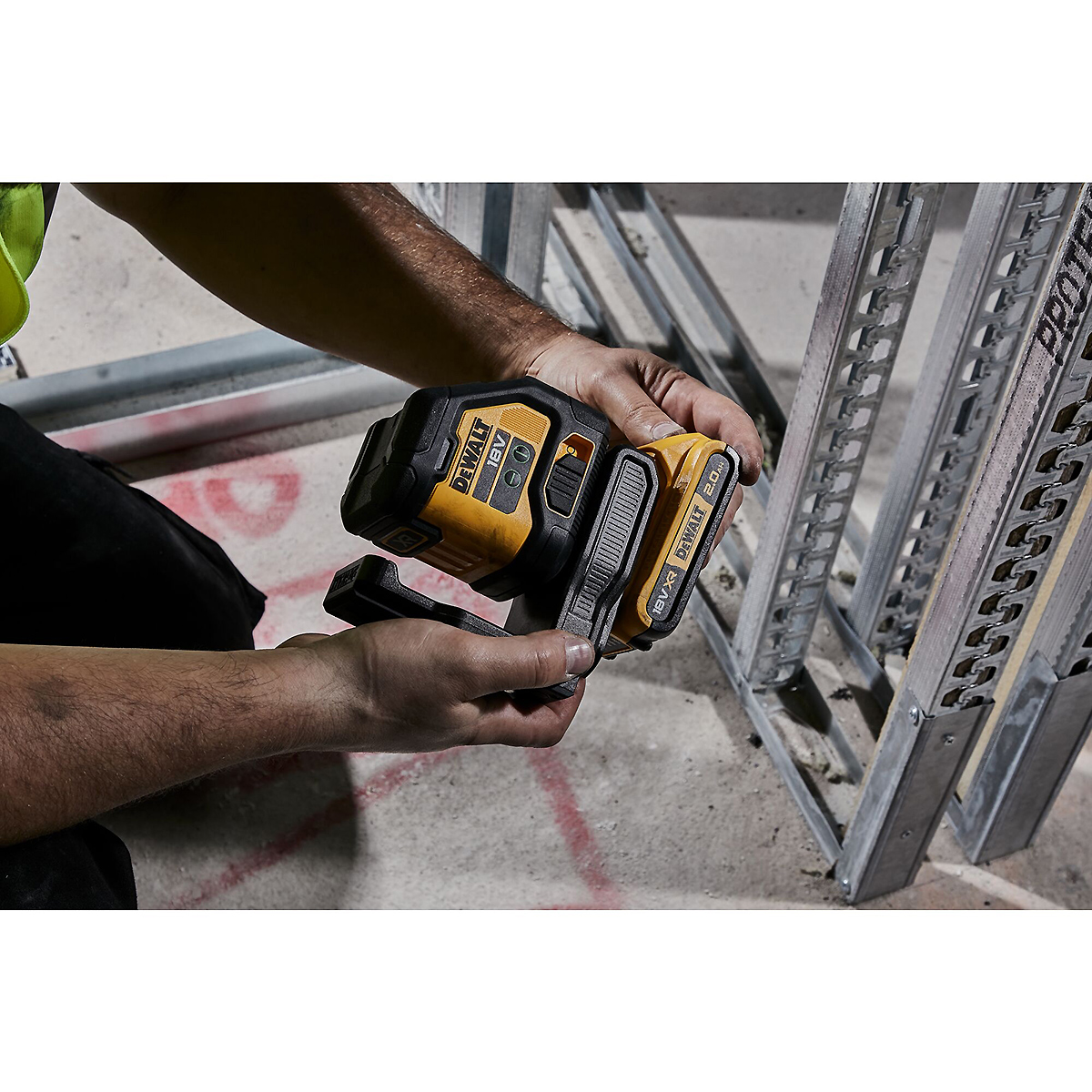 DEWALT Akku-Kreuzlinienlaser Compact 18V grün Basisversion