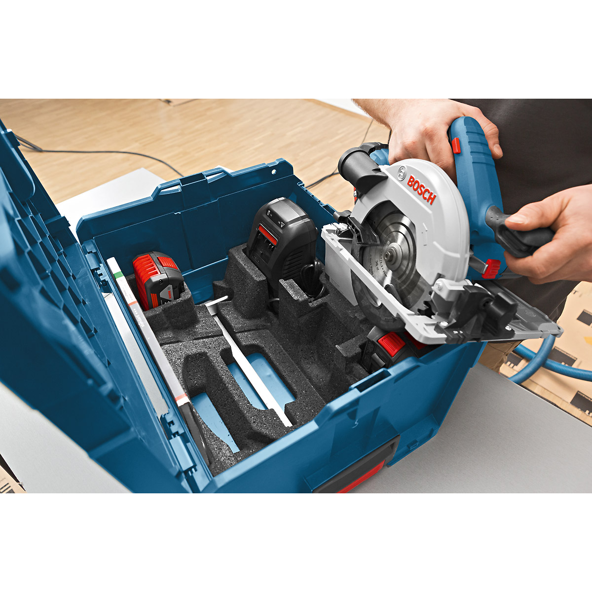 Bosch Akku-Kreissäge GKS 18V-57 G + FSN 1400