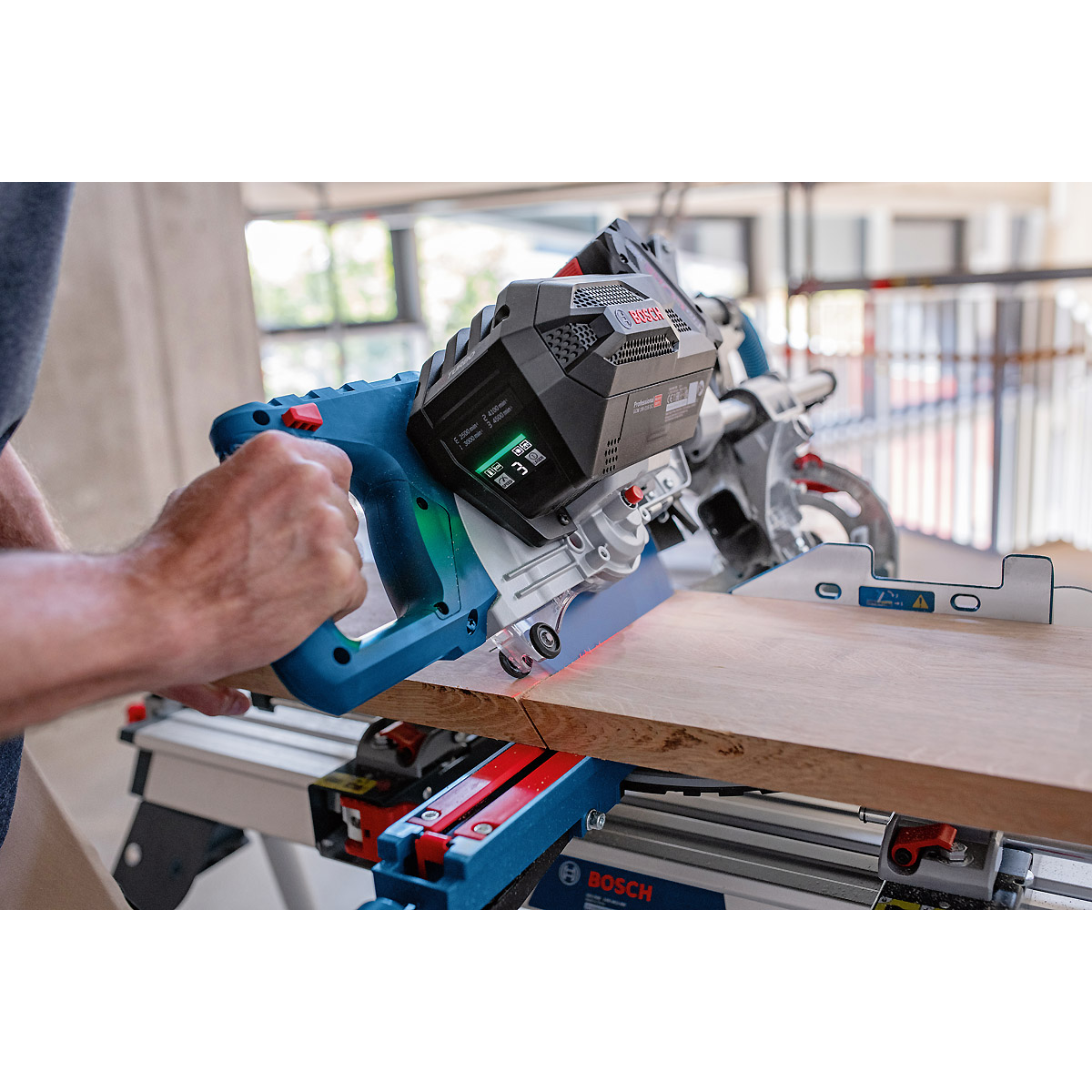 Bosch Akku-Kapp- und Gehrungssäge, GCM 18V-216 DC solo (C)