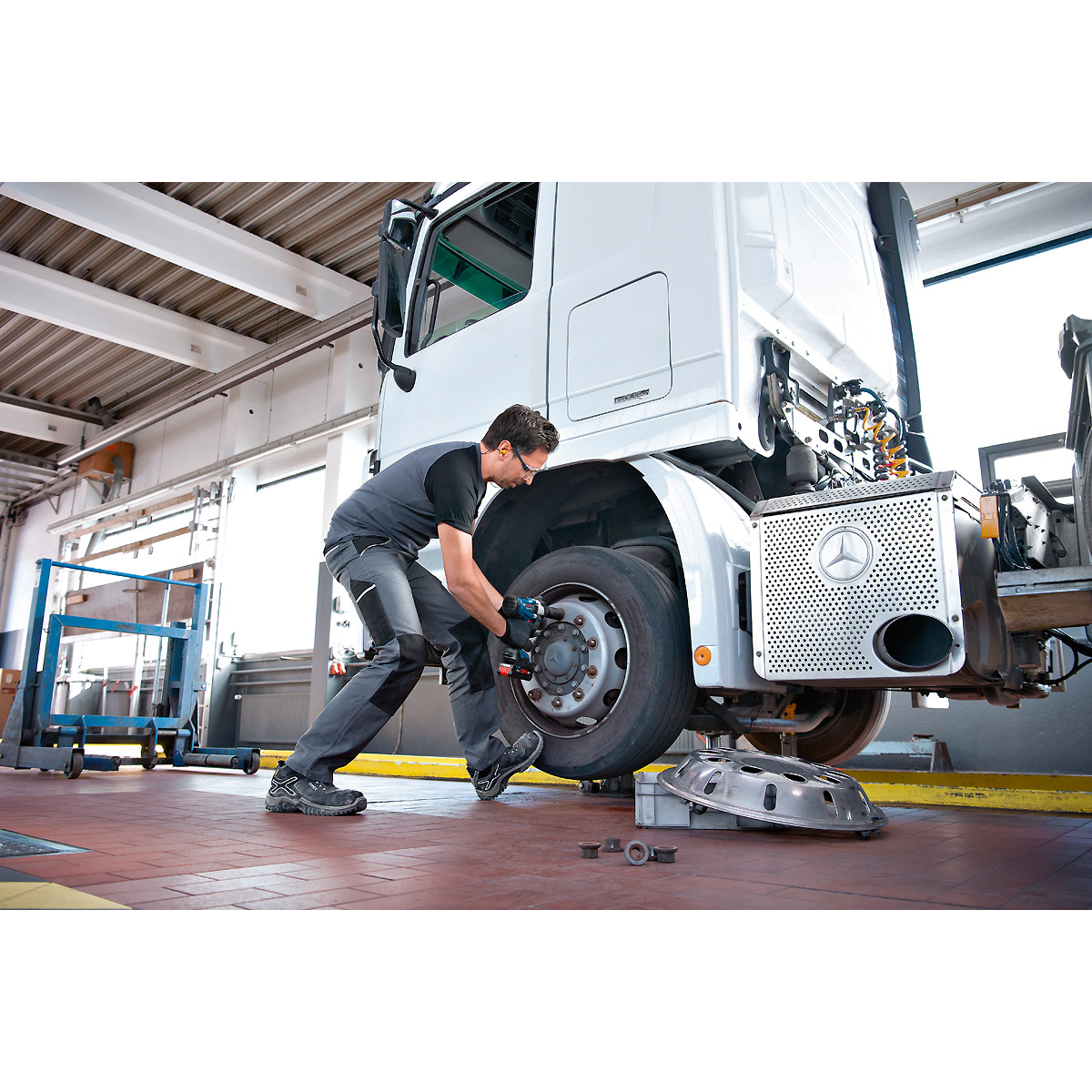 Bosch Akku-Drehschlagschrauber GDS 18V-1000 in L-BOXX