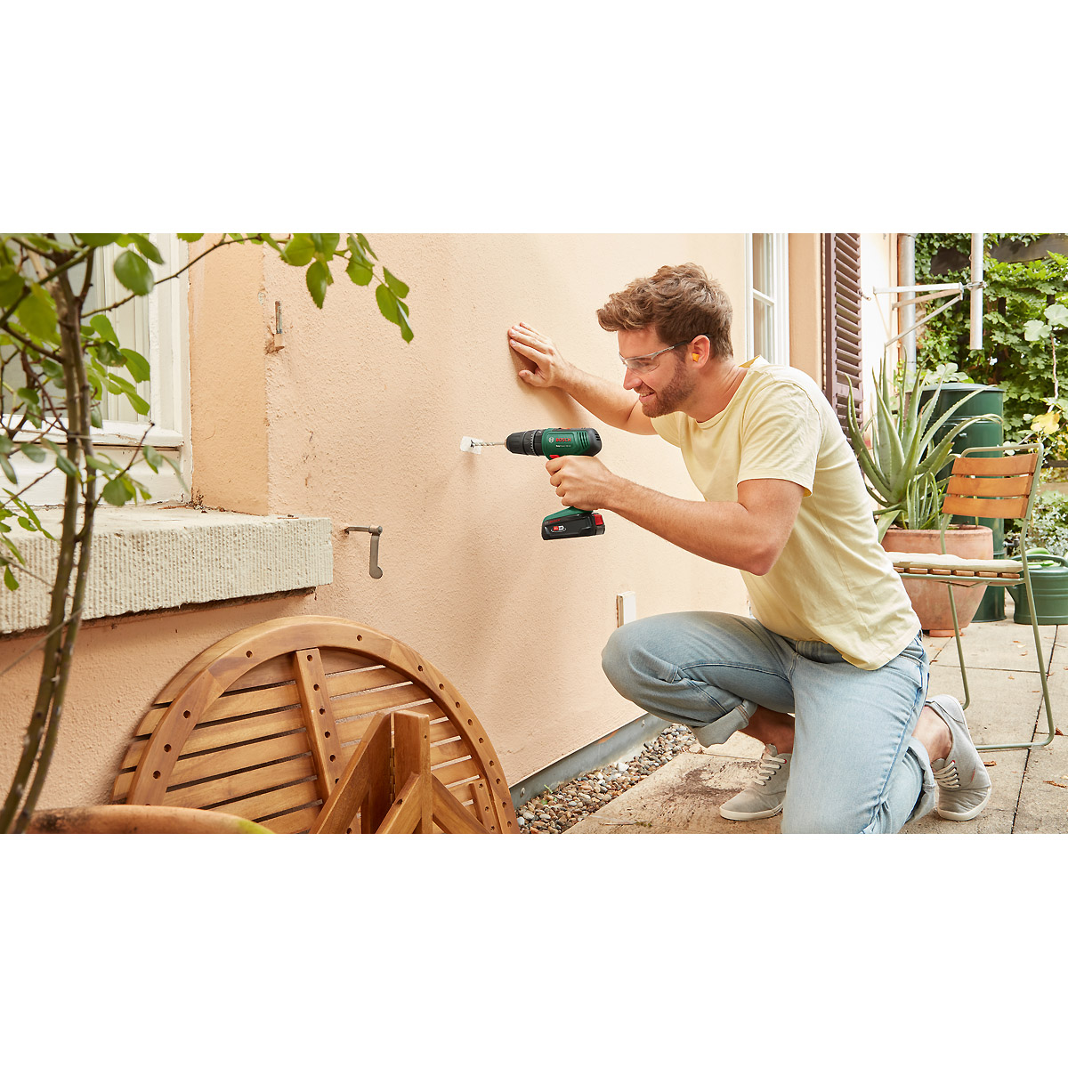 Bosch Akku-Bohrschrauber EasyImpact 18V-40, 2 x Akku PBA 18V 1.5Ah + SystemBox