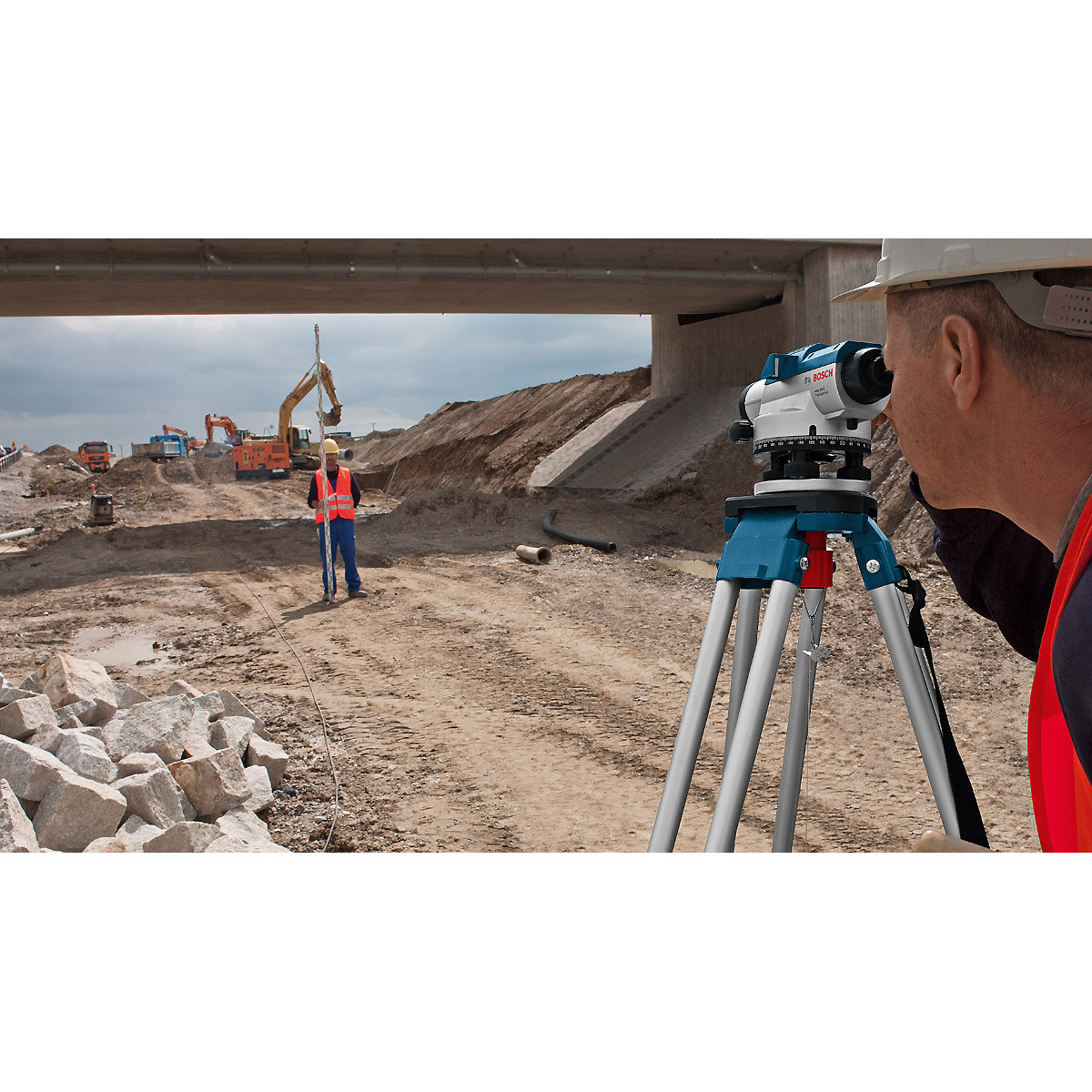 Bosch Optisches Nivelliergerät GOL 26 G, mit Baustativ BT160, Messstab GR 500