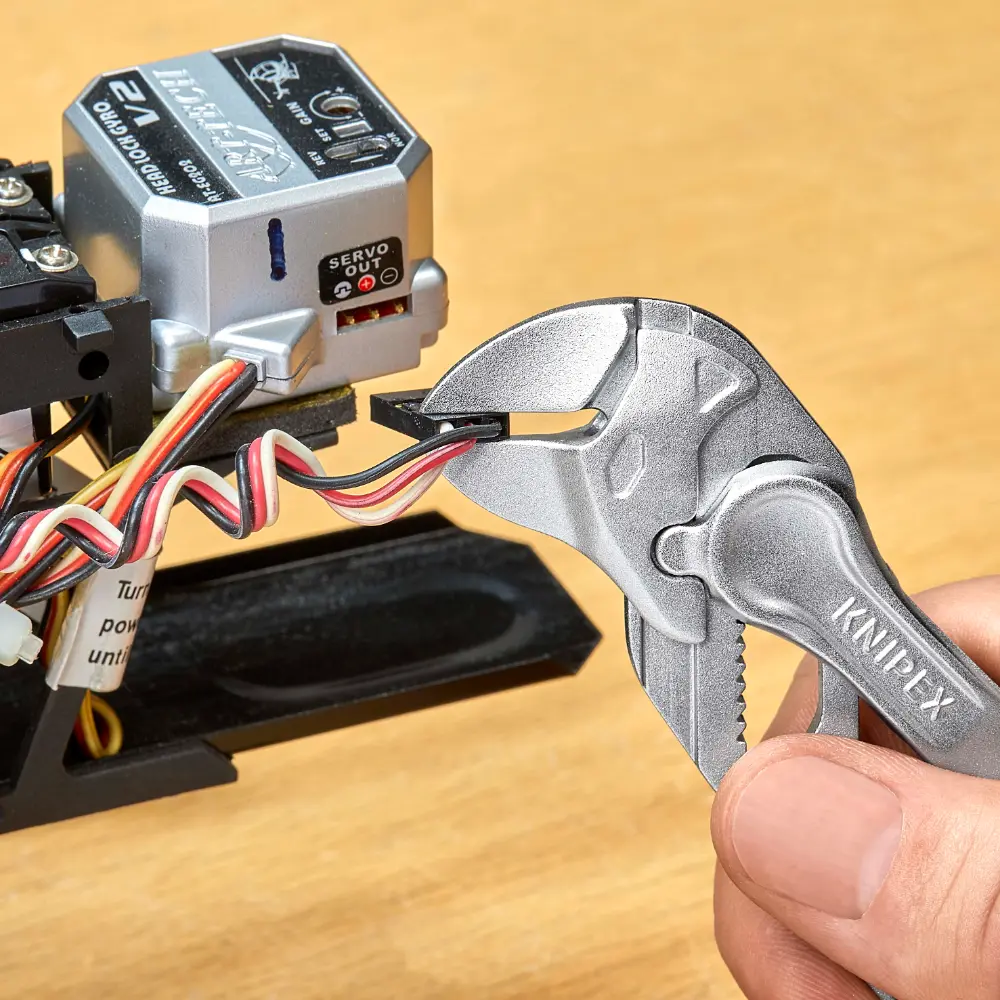 KNIPEX Zangenschlüssel XS Zange und Schraubenschlüssel in einem Werkzeug verchromt 100 mm