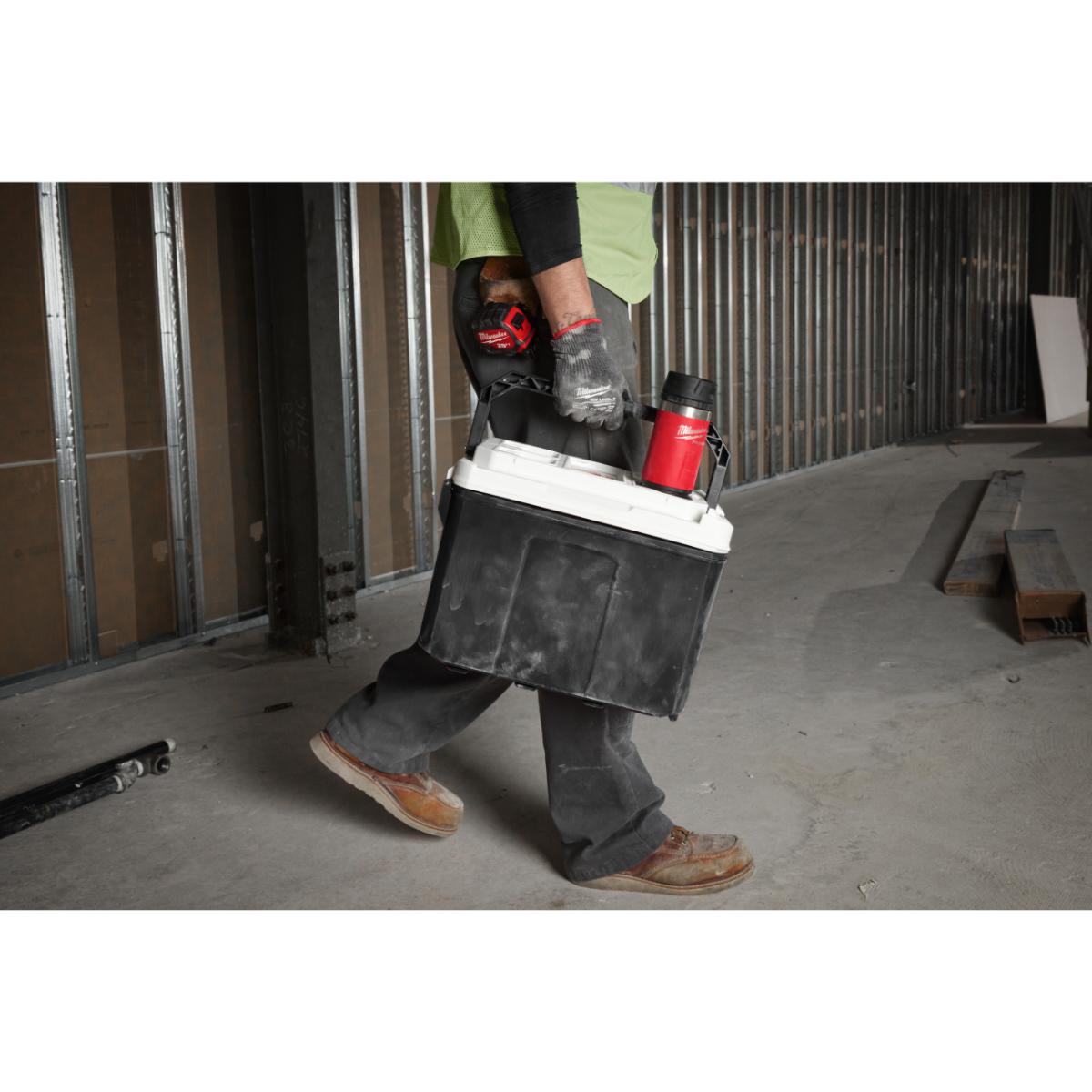 Milwaukee ﻿PACKOUT Isolierbecher mit Trinkdeckel