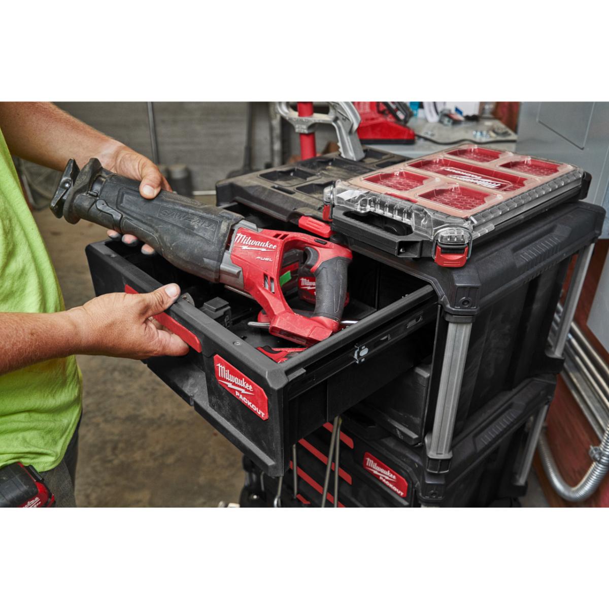 Milwaukee PACKOUT Koffer mit 2 Schubladen