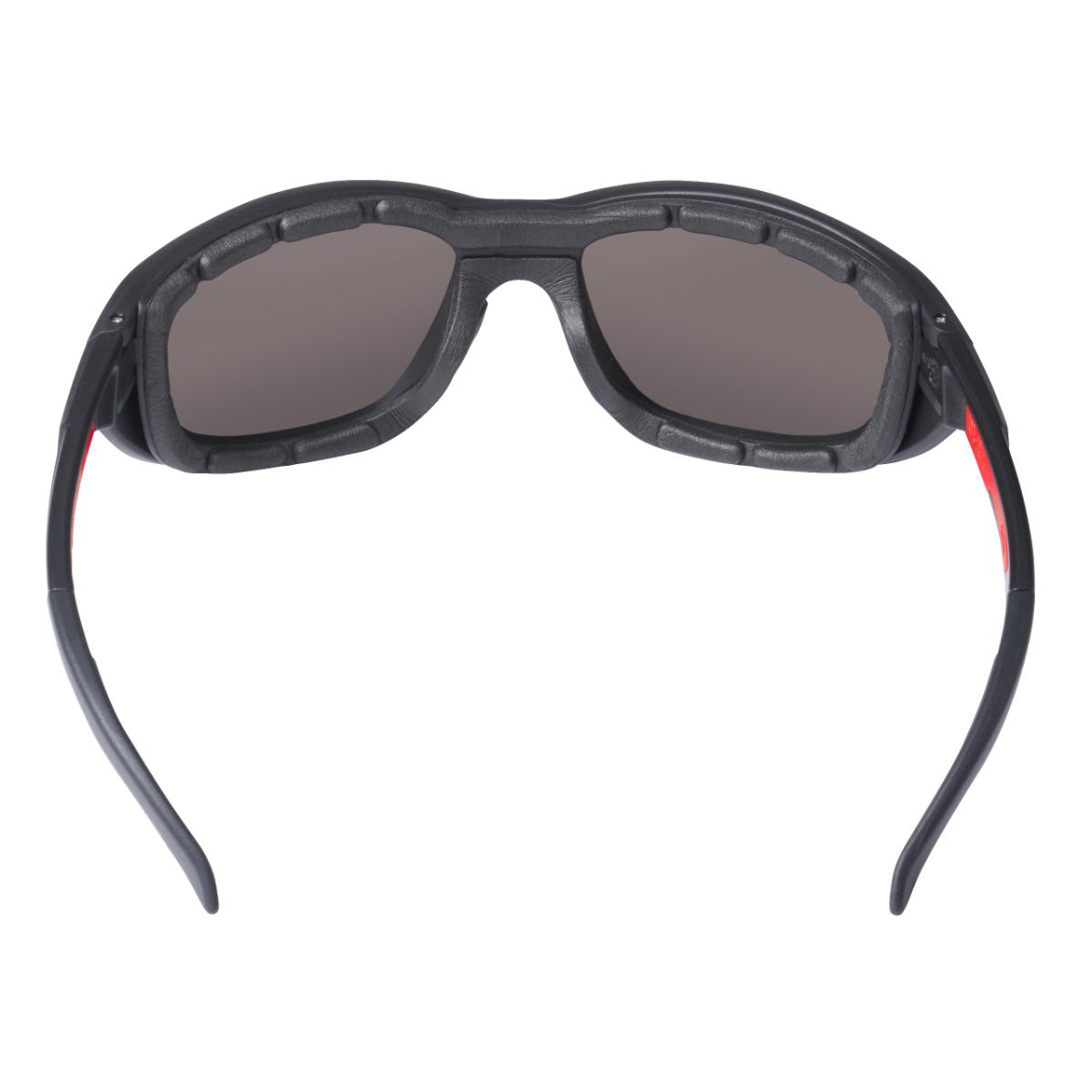 Milwaukee - High Performance Schutzbrille getönt PREMIUM mit Schaumstoffauflage