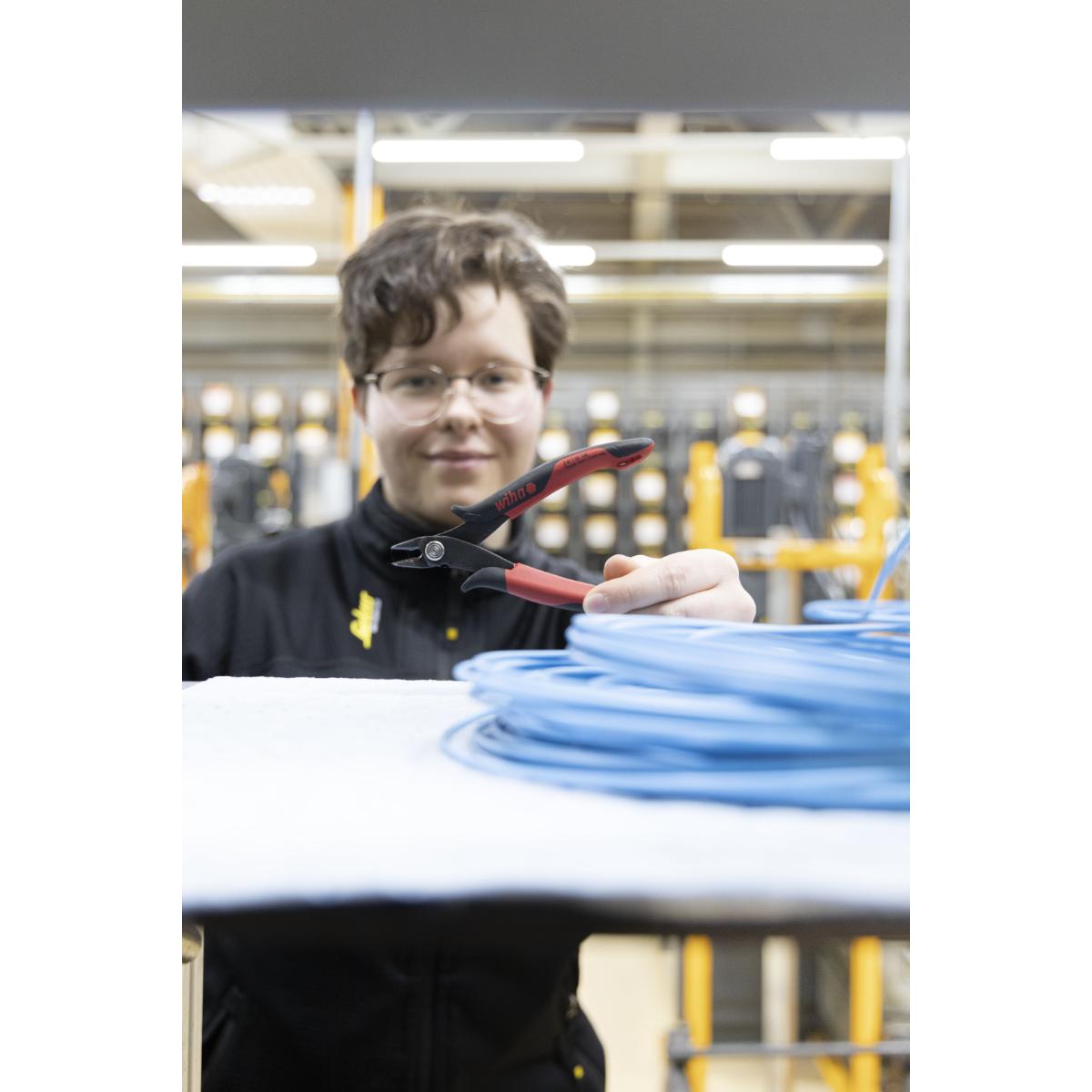 Wiha Seitenschneider Electronic breiter, spitzer Kopf ohne Wate - Blisterverpackung